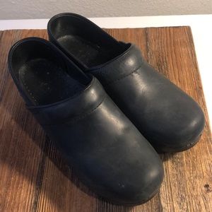 Dansko size 39 clog